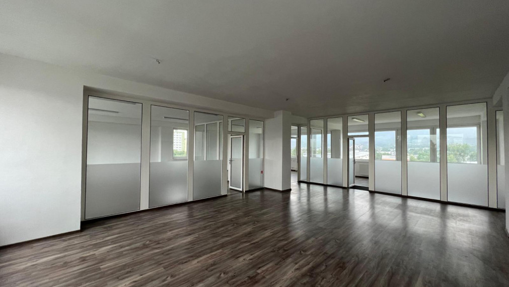 Kancelárie 160m2 v Office budove Martin - Sever