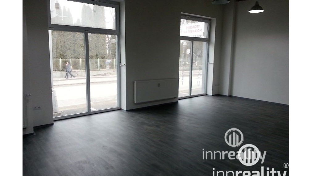 PRENÁJOM Obchodný/kancelársky priestor s výkladom 50 m2 Martin - centrum
