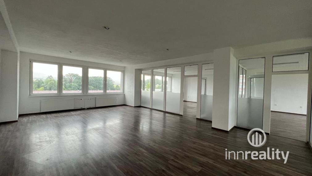Kancelárie 160m2 v Office budove Martin - Sever