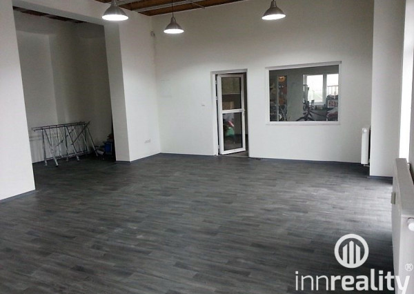 PRENÁJOM Obchodný/kancelársky priestor s výkladom 50 m2 Martin - centrum